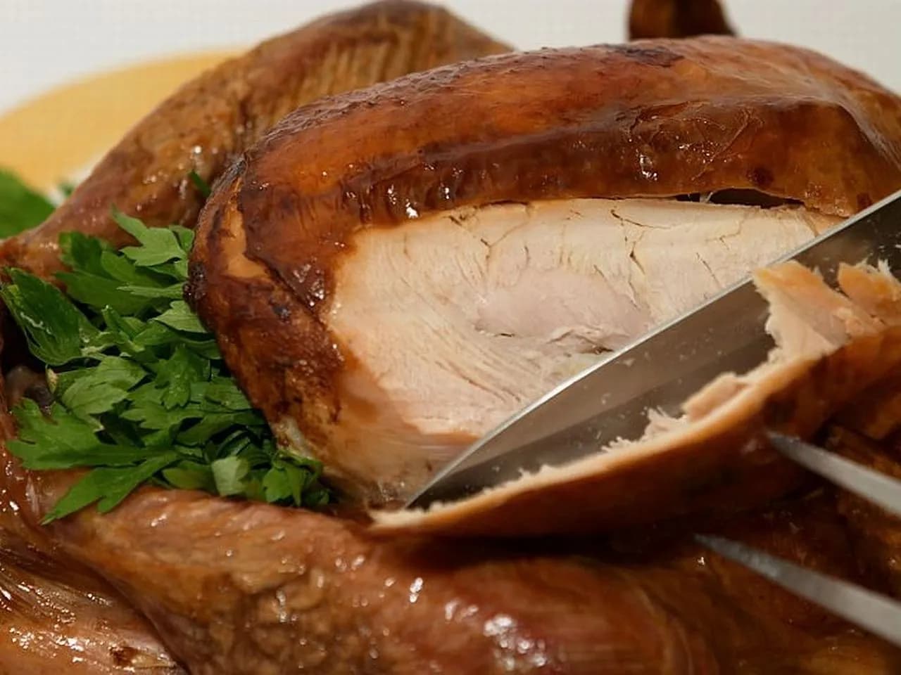 Jakie przyprawy do udźca z indyka, aby wydobyć jego pełny smak?