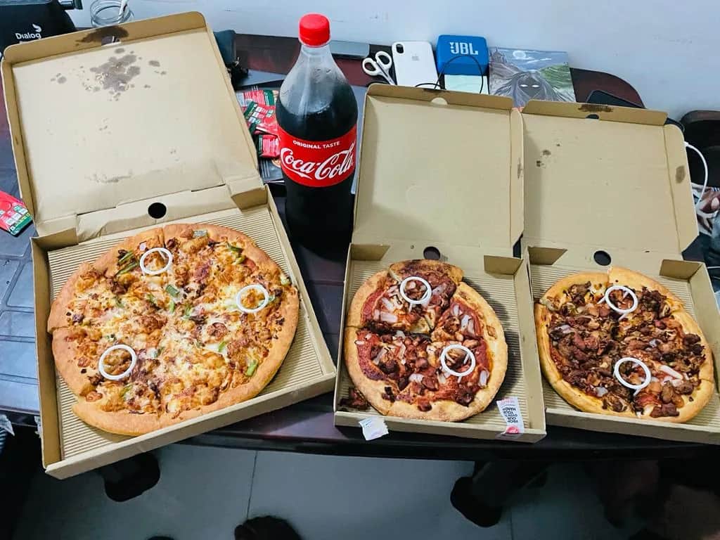 Ile cm ma duża pizza w Pizza Hut? Sprawdź jej rozmiar i wymiary