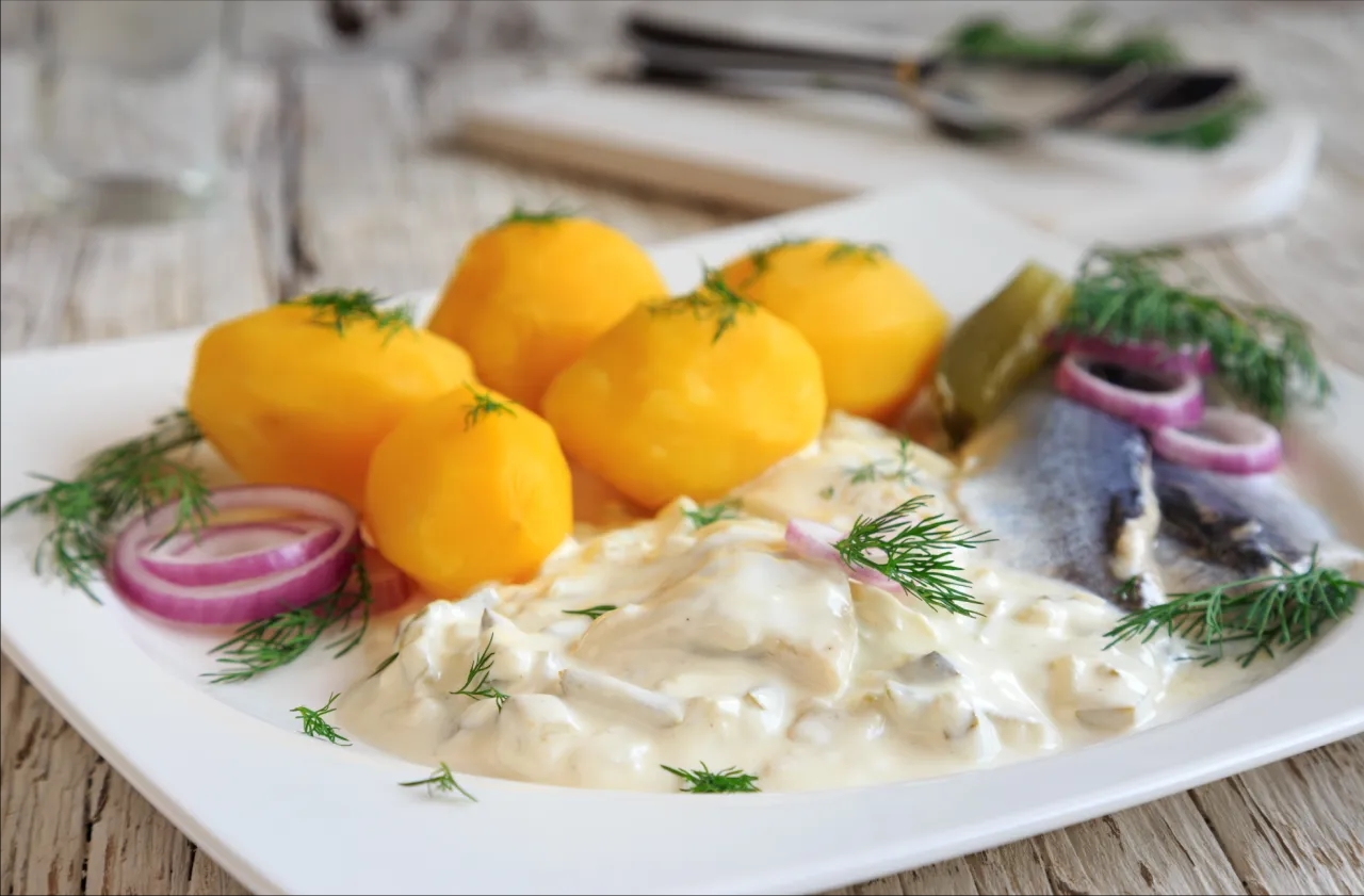 Jakie przyprawy do śledzi w oleju dodadzą wyjątkowego smaku?