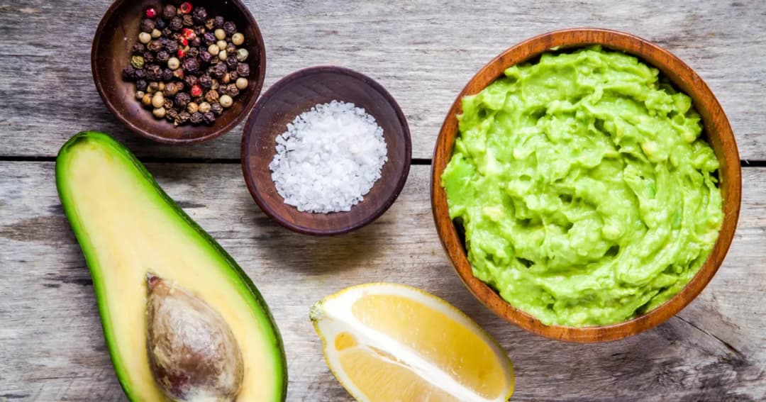 Jak jeść guacamole? 10 kreatywnych sposobów na podanie dipu