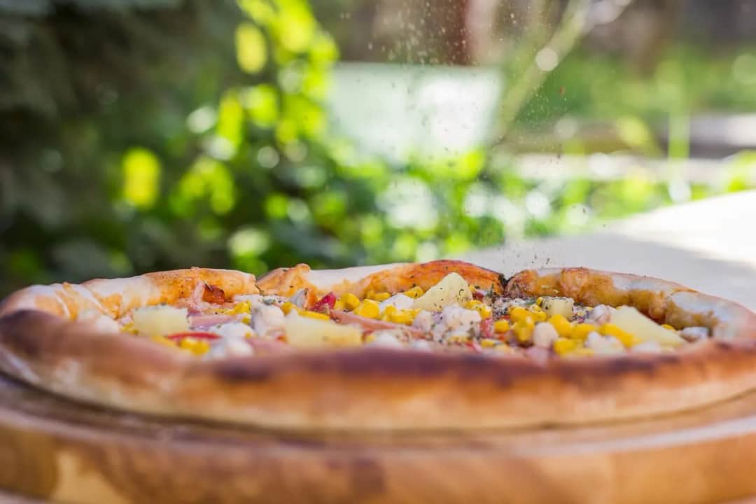 Kto wymyślił pizzę? Odkryj fascynującą historię jej powstania