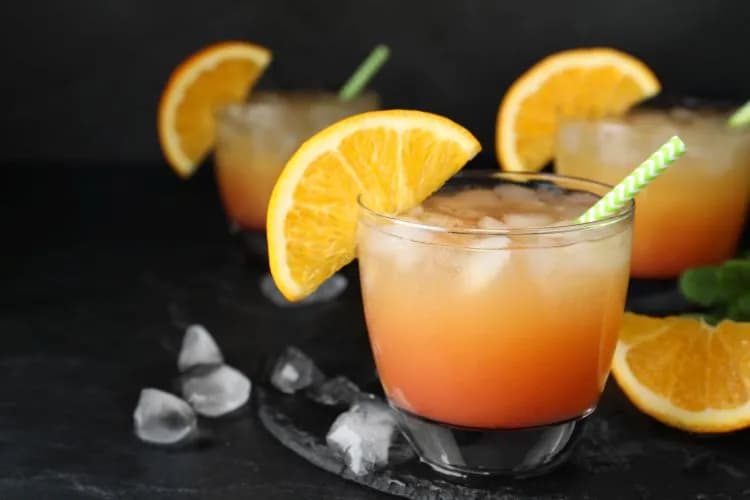 Najlepsze drinki z wódką i sokiem pomarańczowym, które musisz spróbować