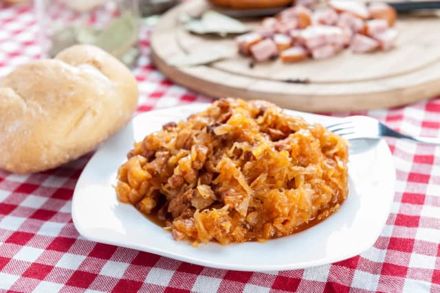 Jakie przyprawy dodać do bigosu, aby uzyskać wyjątkowy smak?
