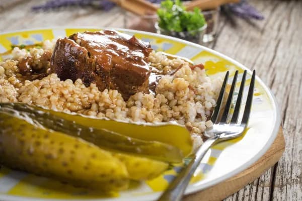 Jakie przyprawy do karkówki duszonej, aby wydobyć pełnię smaku?