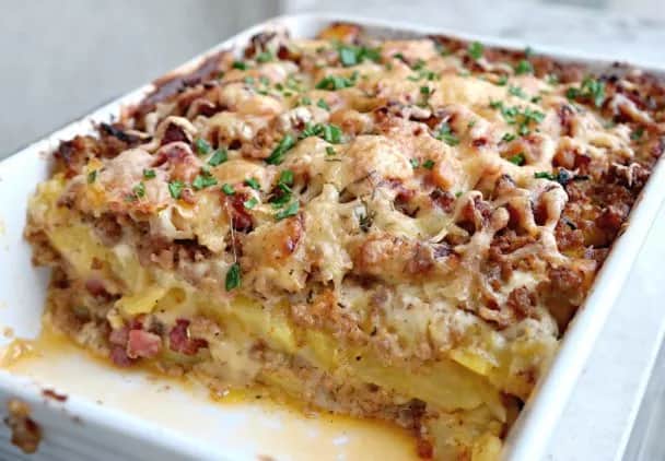 Jak zrobić sos do zapiekanki ziemniaczanej z mięsem mielonym, który zachwyci smakami
