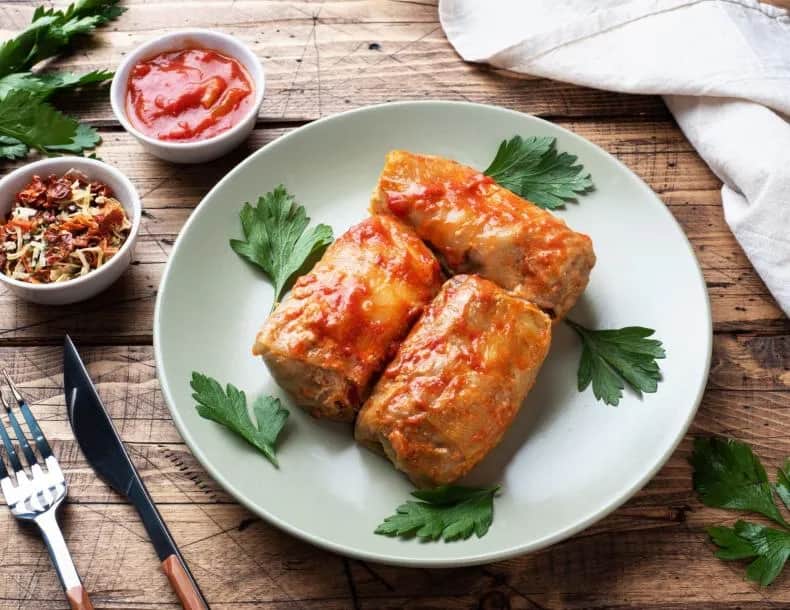 Ile kalorii ma gołąbek z sosem? Zaskakujące wartości odżywcze!