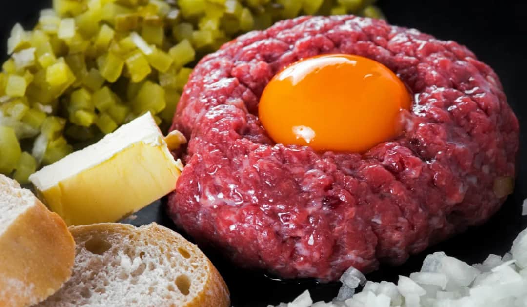 Jakie przyprawy do tatara sprawią, że będzie niezapomniany?