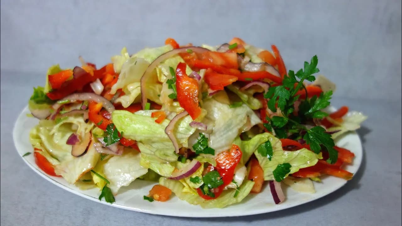 Jak zrobić sałatkę z sałaty lodowej, która zachwyci każdego smakosza