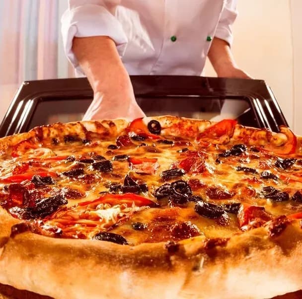 Ile piec pizzę w 250 stopniach, aby uzyskać idealną chrupkość?